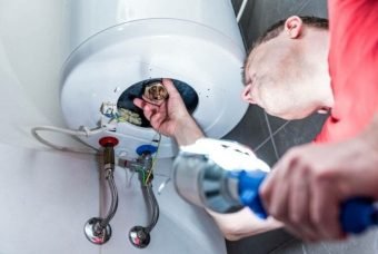 fixing-water-heater-768x512-1